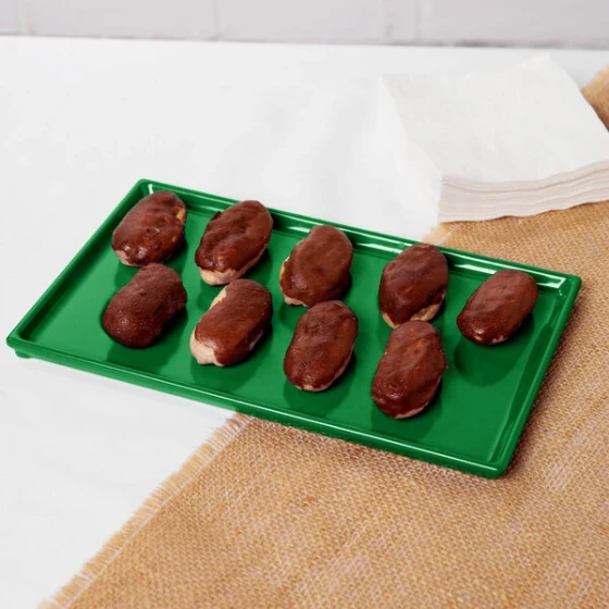 TableCraft CW2115GN 10 1/2" x 6 1/2" x 3/8" Green Cast Aluminum Fourth Size Rectangular Cooling Platter