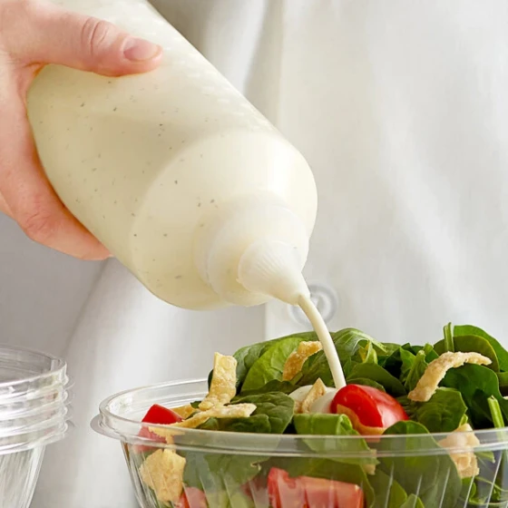 Vollrath 5324-13 Traex® 24 oz. Clear Single Tip Closeable Standard Squeeze Bottle