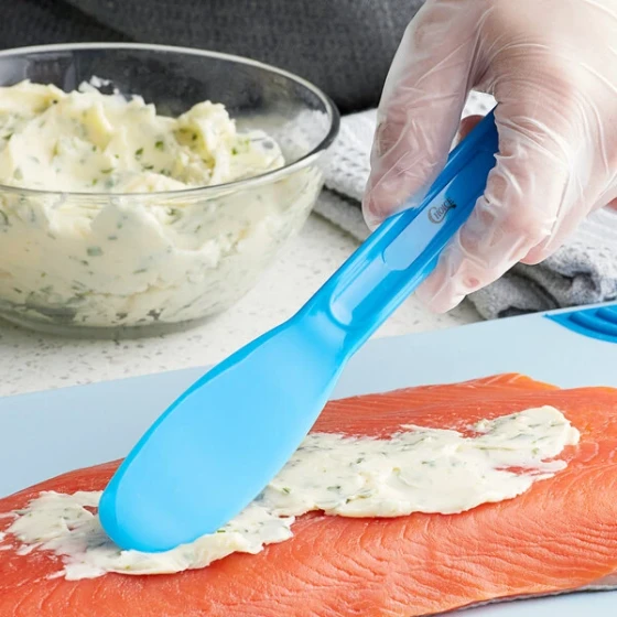 Choice 7 3/4" Smooth Polypropylene Sandwich Spreader with Blue Handle