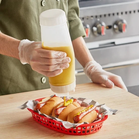 San Jamar EZ-KLEEN® 20 oz. Sauce Bottle with Medium Valve 857320M