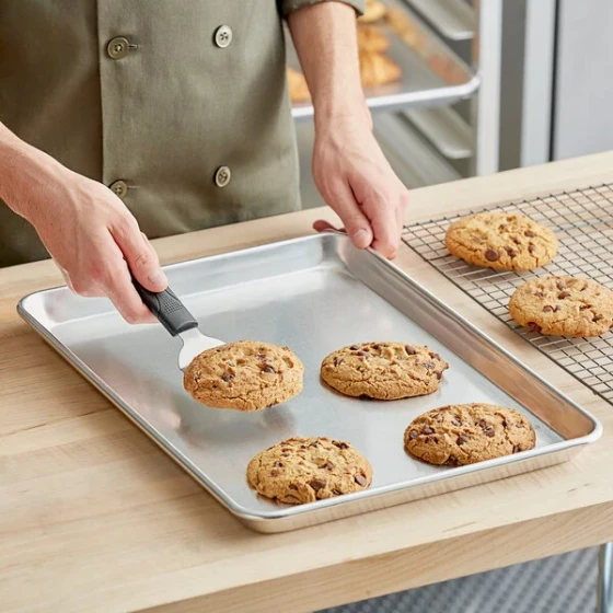 Choice Half Size 13" x 18" 19 Gauge Wire in Rim Aluminum Bun / Sheet Pan