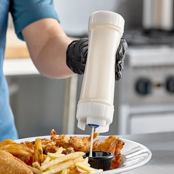 San Jamar EZ-KLEEN® 12 oz. Sauce Bottle with Large Valve 857312L