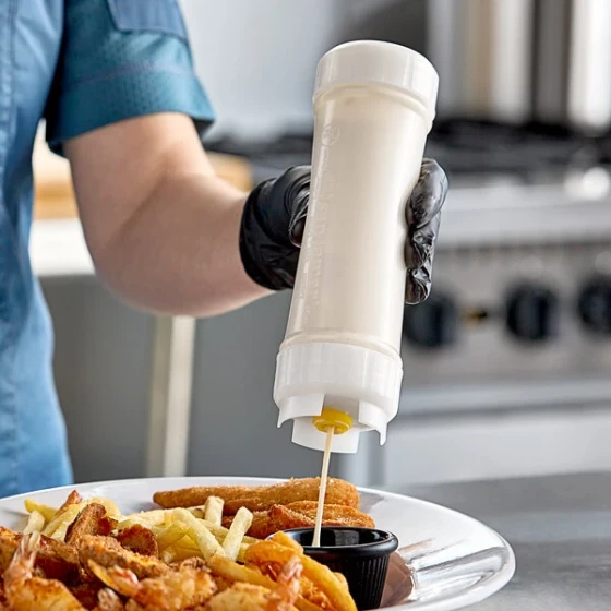 San Jamar EZ-KLEEN® 12 oz. Sauce Bottle with Medium Valve 857312M
