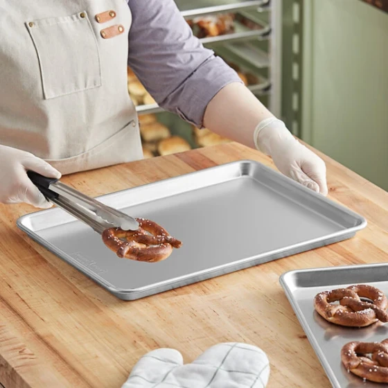 Nordic Ware Naturals 15 inch x 21 inch Three-Quarter Size 20 Gauge Wire in Rim Aluminum Bun / Sheet Pan 44600