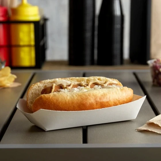 7" x 3 1/4" x 1 1/2" White Paper Hot Dog Tray - 1,000/Case