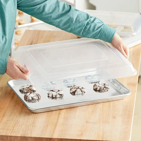 Choice Half Size 19 Gauge 13 inch x 18 inch Wire in Rim Aluminum Sheet Pan with Cover