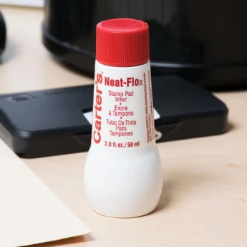 Avery® 21447 Carter's 2 oz. Red Neat-Flo Bottle Inker