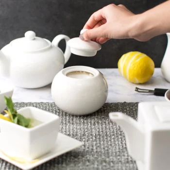 10 Strawberry Street WTR-18 Whittier 13 oz. White Porcelain Covered Sugar Bowl - 6/Case