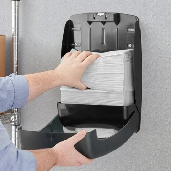 Tork Universal White Multi-Fold Paper Towel H2 - 4,000/Case