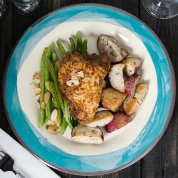 GET WP-10-DI-KNB Kanello 10 1/2" Round Diamond Ivory Wide Rim Melamine Plate with Kanello Blue Edge   - 12/Pack