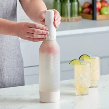 iSi Twist'N Sparkle Virtuoso 1 Liter Ivory Sparkling Beverage System 10951001