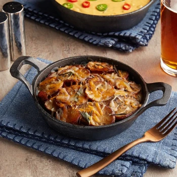 Valor 18 oz. Pre-Seasoned Mini Cast Iron Round Casserole Dish - 12/Case