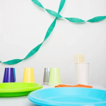 Creative Converting 078330 81' Emerald Green Streamer Paper - 12/Case