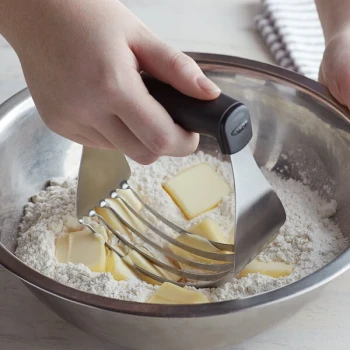 OXO 1124200V1 Good Grips Stainless Steel Pastry Blender with 5 Blades