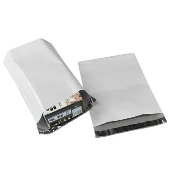 Lavex 11" x 4" x 13" 2.5 Mil White Water-Resistant Tear-Proof Expandable Polyethylene Mailer with Tamper-Evident Adhesive Closure - 500/Case