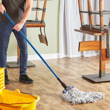 Lavex Wet Mop Kit with (12) 32 oz. Looped End Finishing Wet Mop Heads and Jaw Style Mop Handle