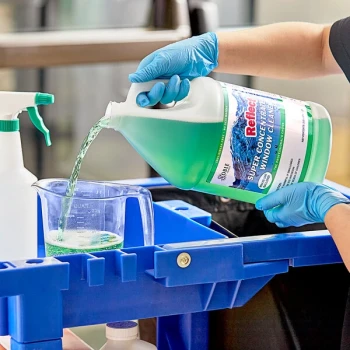 Noble 1 gallon / 128 oz. Reflect Super Concentrated Window Cleaner
