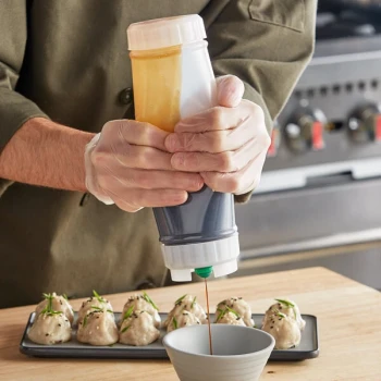 San Jamar EZ-KLEEN® 24 oz. Sauce Bottle with Small Valve 857324S