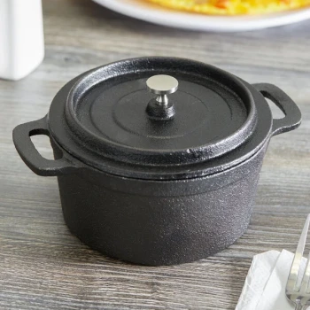 American Metalcraft CIPR5526 26.5 oz. Pre-Seasoned Mini Cast Iron Pot with Cover