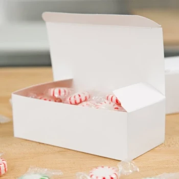 Baker's Lane 1/2 lb. White 1-Piece Auto-Popup Candy Box - 250/Case