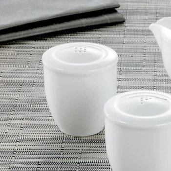 Villeroy & Boch 16-2040-3470 Universal 2 1/4" White Premium Porcelain Salt Shaker - 6/Case