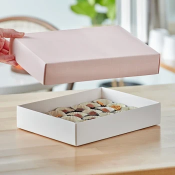 Simplex 11" x 7 1/4" x 2" 2-Piece 3 lb. Pink Linen Candy Box - 100/Case