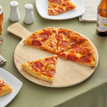 Acopa 12 1/2" Round Light Oak Faux Wood Melamine Serving Board with 4" Handle