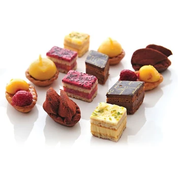 Matfer Bourgeat 332001 Non-Stick Petit Four / Tartlet / Quiche Mold - 50/Set