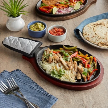 Choice 9 1/4" x 7" Oval Pre-Seasoned Cast Iron Fajita Skillet with Mahogany Finish Wood Underliner and Gray Silicone Coated Handle Cover