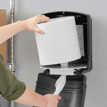 Tork Advanced White 2-Ply Center Pull Paper Towel Roll M2, 590 Feet / Roll - 6/Case