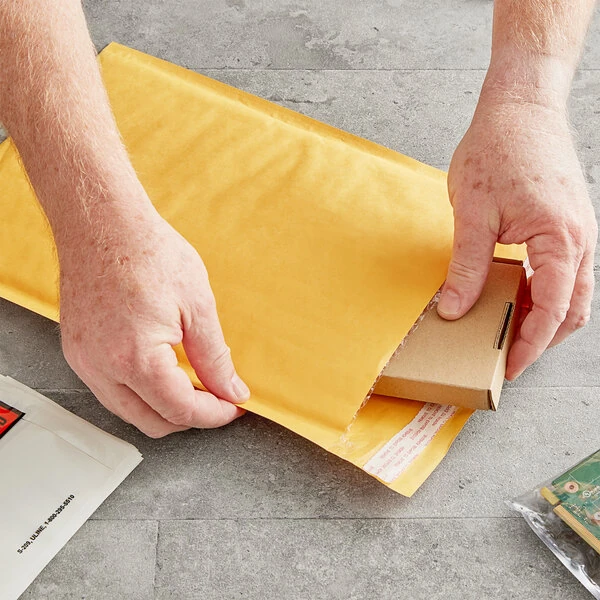 Lavex Self-Sealing Kraft Bubble Mailers #4 - 9 1/2" x 14 1/2" - 100/Case