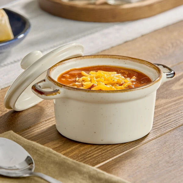 Acopa Keystone 8 oz. Vanilla Bean Stoneware Mini Casserole Dish with Lid - Sample