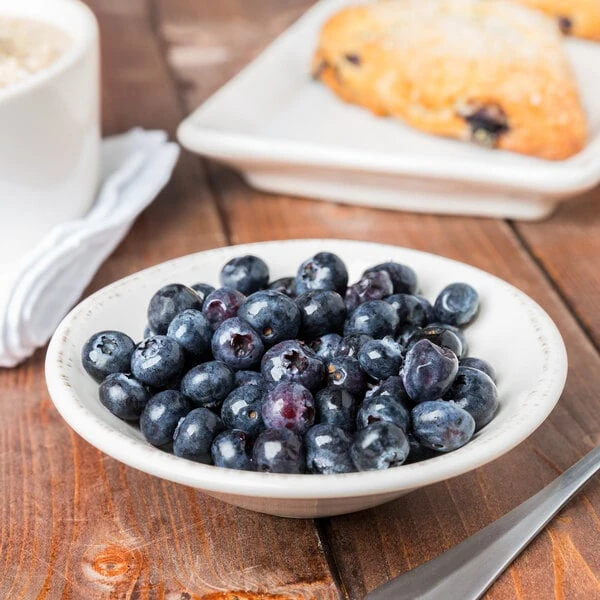 Libbey Farmhouse 5 oz. Round Cream Porcelain Fruit Bowl - Sample
