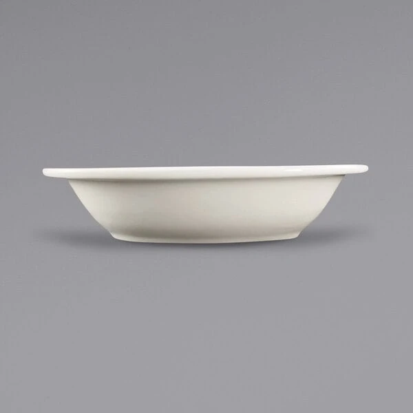 International Tableware Valencia 44 oz. Ivory (American White) Narrow Rim Oval Serving Bowl - 12/Case