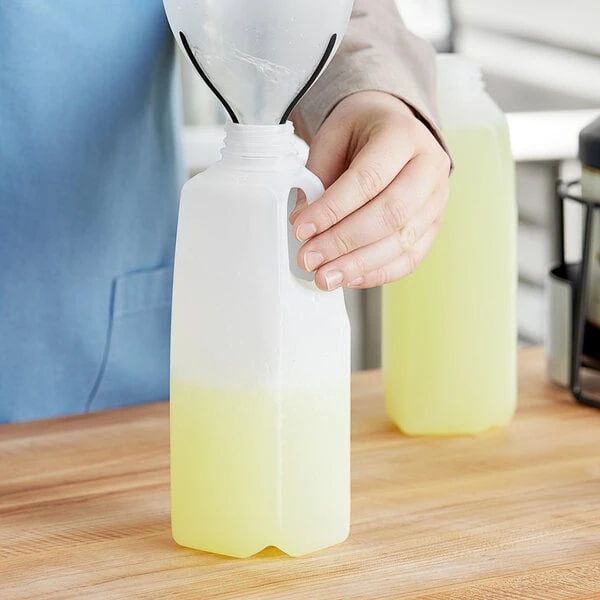 1 Qt. (32 oz.) Translucent HDPE Milk Jug with Handle - 192/Case