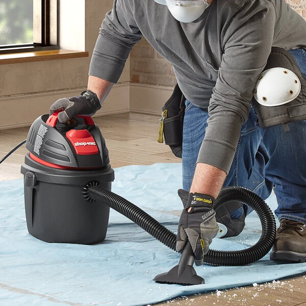Shop-Vac 9303511 2.5 Gallon 2.5 Peak HP Polyethylene Wet / Dry Vacuum with Tool Kit