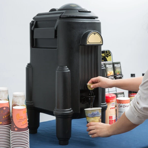 Cambro CSR5110 Camserver® 5 Gallon Black Insulated Beverage Dispenser