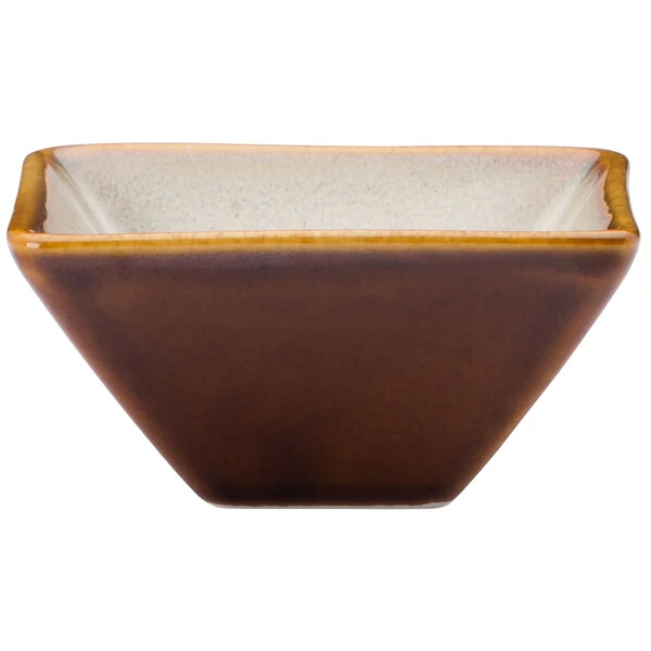 Luzerne Rustic by Oneida 1880 Hospitality L6753066940 2 oz. Sama Porcelain Square / Triangular Dish - 72/Case