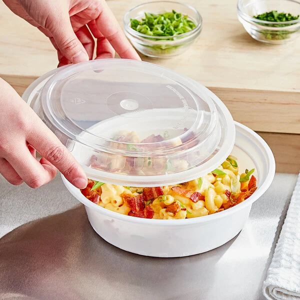 Choice 32 oz. White Round Microwavable Heavy Weight Container with Lid - 150/Case