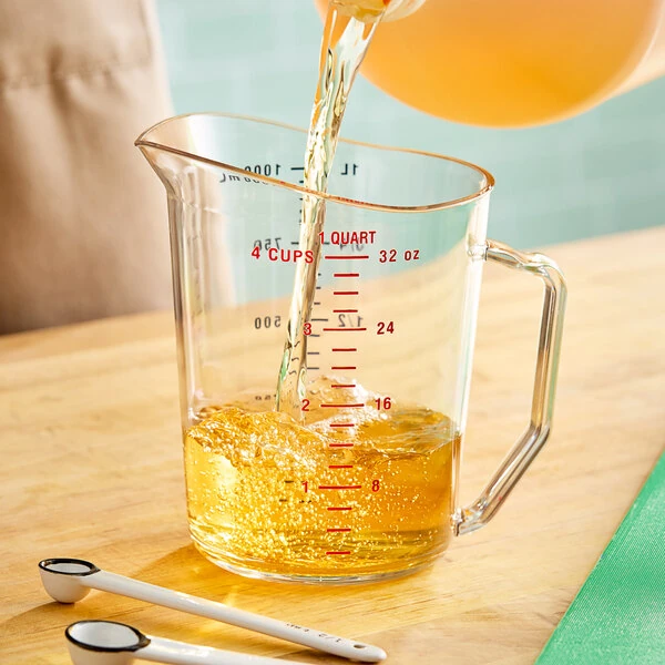Cambro 100MCCW135 Camwear® 1 Qt. Clear Polycarbonate Measuring Cup