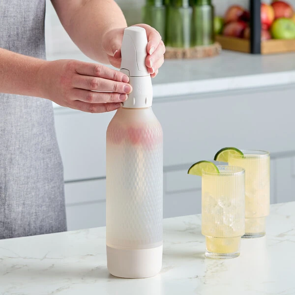iSi Twist'N Sparkle Virtuoso 1 Liter Ivory Sparkling Beverage System 10951001