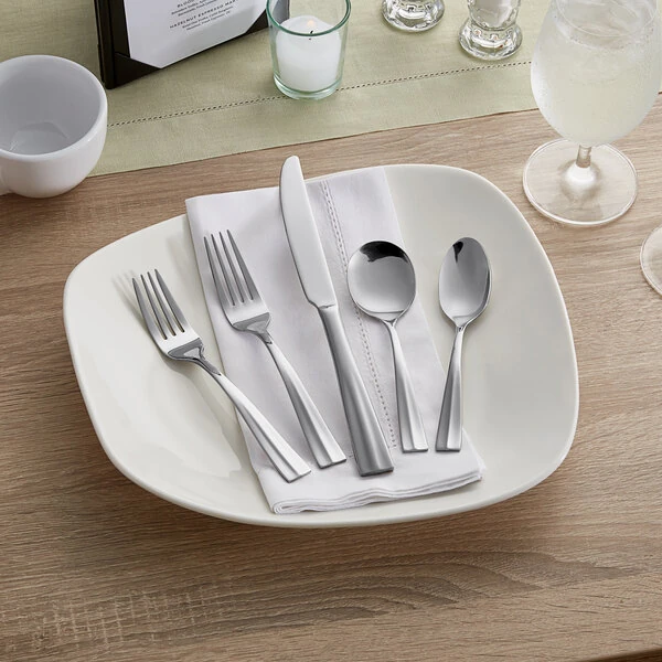 Acopa Ridge 18/0 Stainless Steel Heavy Weight Flatware 5-Piece Set - Sample