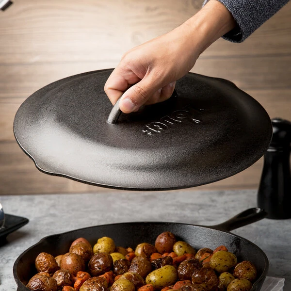 Lodge L10SC3 12 inch Pre-Seasoned Cast Iron Cover