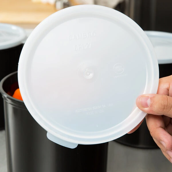 Cambro 1.5 Qt. and 2.7 Qt. White Round Polyethylene Crock Lid