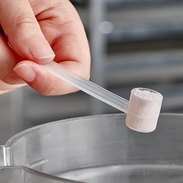2.5 cc Polypropylene Scoop with Long Handle - 1,500/Case