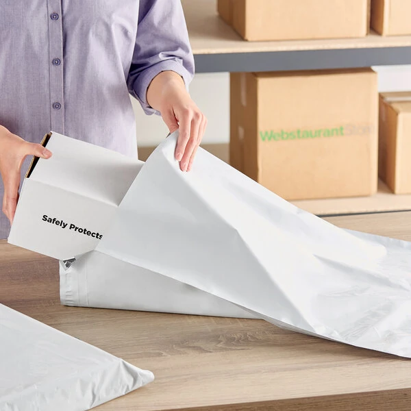 Lavex 20" x 4" x 24" 2.5 Mil White Water-Resistant Tear-Proof Expandable Polyethylene Mailer with Tamper-Evident Adhesive Closure - 200/Case