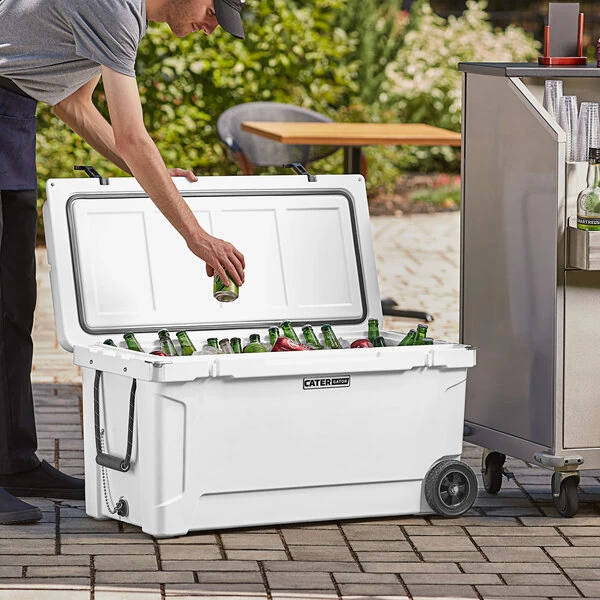 CaterGator CG100WHW White 110 Qt. Mobile Rotomolded Outdoor Cooler / Ice Chest