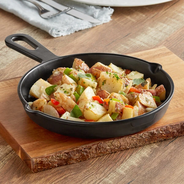 American Metalcraft MFP81 8 1/2" Black Round Faux Cast Iron Melamine Fry Pan Server