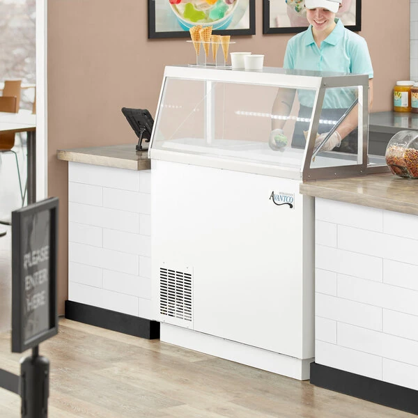 Avantco CPW-47-HC 47 1/8" 8 Tub White Deluxe Ice Cream Dipping Cabinet
