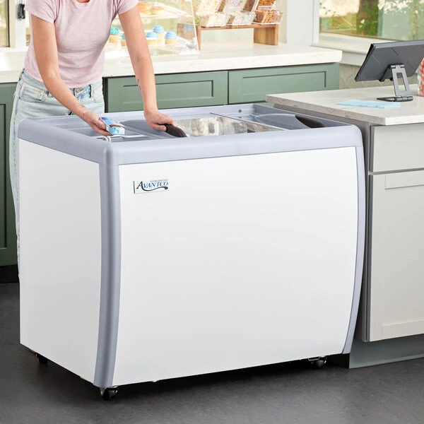 Avantco DFF9-HCL 39" Customizable Flat Top Display Ice Cream Freezer
